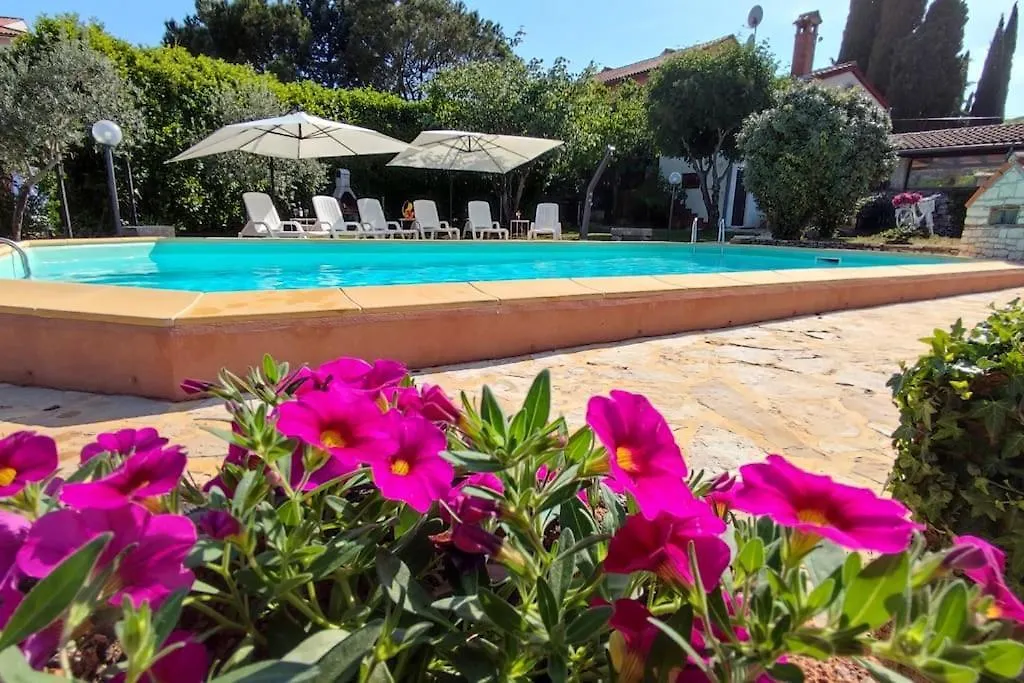 Apartment Romantic Studio For Two With A Pool Rovinjsko Selo Croatia
